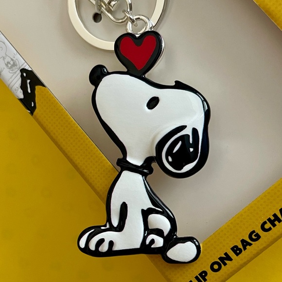 PEANUTS Snoopy Clip on Bag Charm with Heart ❤️ Silver New - Picture 6 of 6